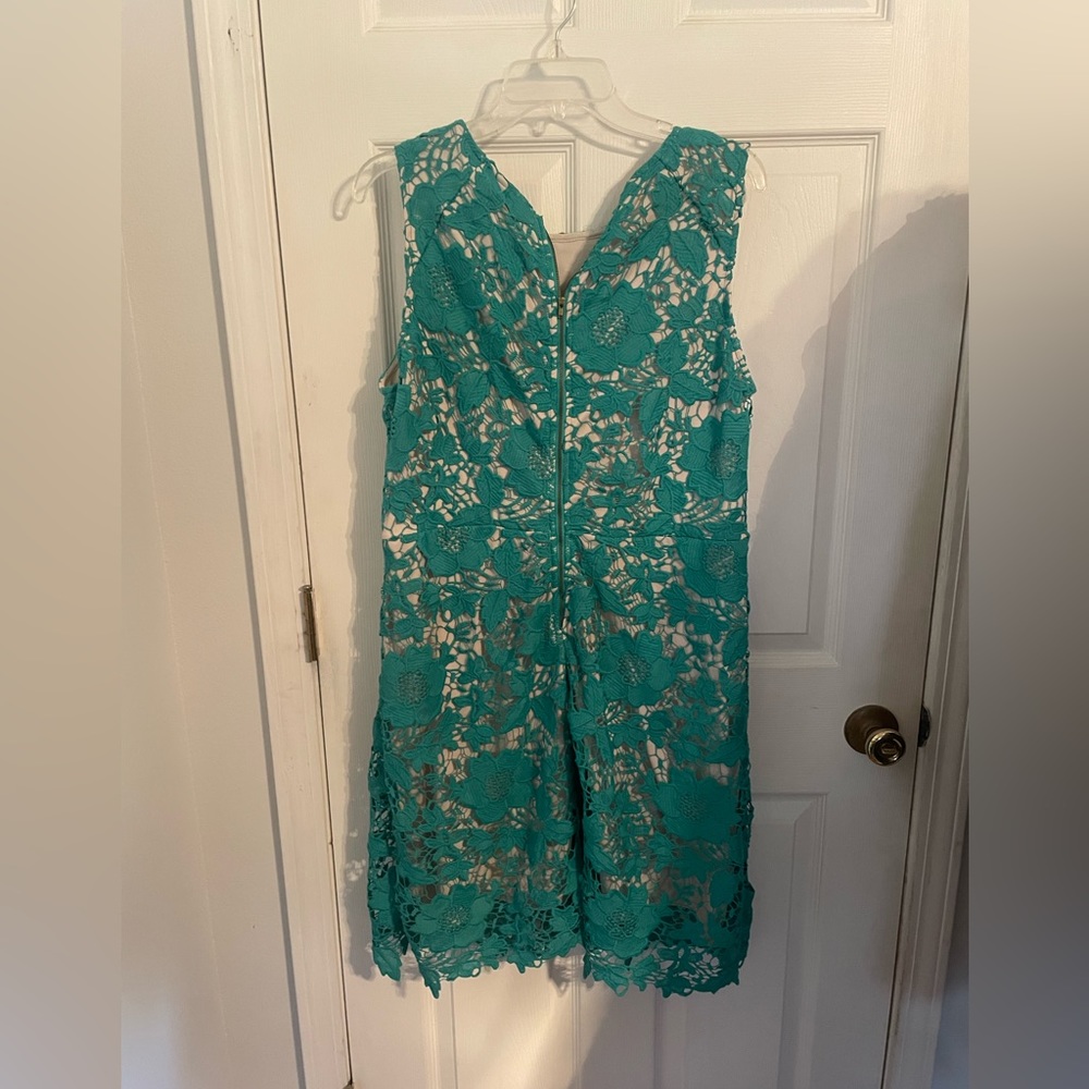 Trulli Dress. mint flowers pattern lace with a cream underneath. - Picture 3 of 3